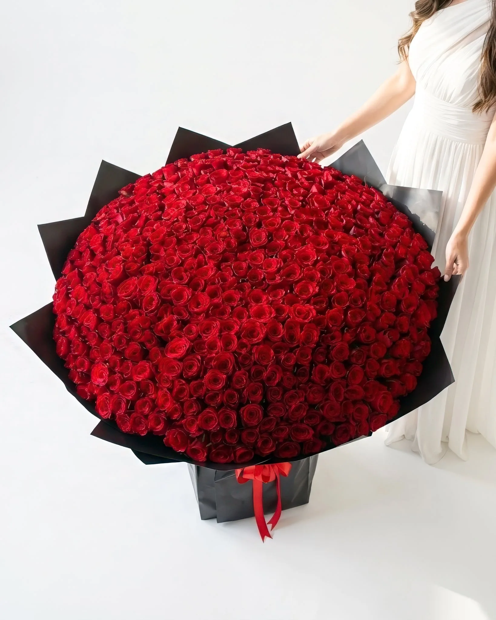 Luxurious 500 Red Roses